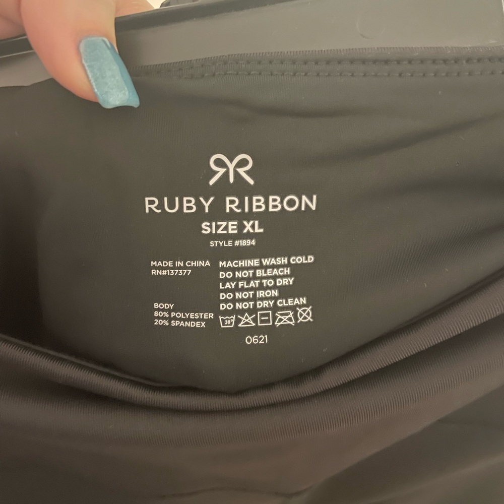 Ruby Ribbon Workout Capri - Picture 3 of 3